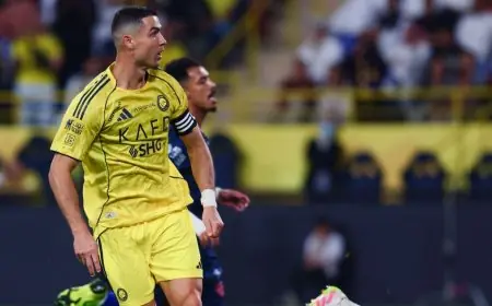 كريستيانو رونالدو يقود النصر للفوز المتأخر بتسجيله هدفين في مباراة مثيرة ضد الفيحاء