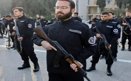 مقتل سوريين وإصابة خمسة جراء استهداف سيارة مدنية في ريف إدلب