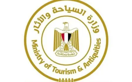 السياحة تكشف عن ملابسات الصور المتداولة لأغطية بلاستيكية ممزقة حول المتحف