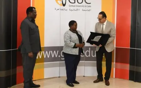 رئيسة وزراء أوغندا تتفقد الجامعة الألمانية في القاهرة وتعزز فرص التعاون الأكاديمي