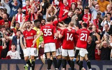 مانشستر يونايتد يساند مدافعه الشاب نفسياً عقب وفاة والده الانتحارية