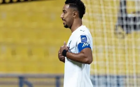 الدوسري يسجل هدف التقدم للهلال في الشوط الأول ضد الغرافة