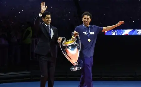 باريس سان جيرمان يحتفل بفوز الشعلة ويهنئ المدرب ريجان