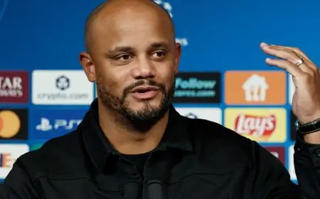 كومباني يشيد بإنريكي الثائر قبل مواجهة أبطال أوروبا