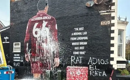 استقبال صاخب لأرنولد في ليفربول بعد وداعه المثير للجردة