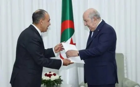بتوجيهات من رئيس الجمهورية وزير الخارجية يعقد اجتماعاً مع الرئيس الجزائري