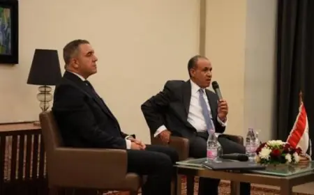 وزير الخارجية يلتقي بجالية مصرية متميزة في الجزائر ويبحث سبل تعزيز التعاون