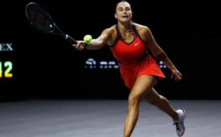 سابالينكا تتفوق على بيغولا وتقترب من بلوغ نصف نهائي البطولة الختامية للتنس في الرياض