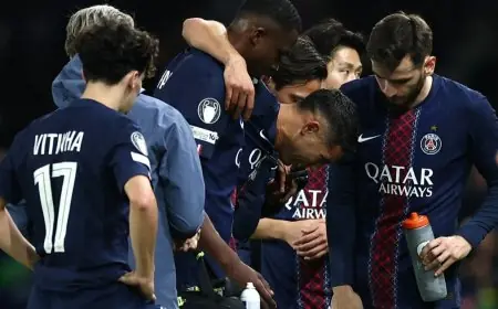 أشرف حكيمي يغادر بارك دي برانس على عكازات في يوم عيد ميلاده