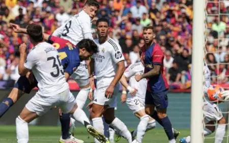 ريال مدريد يواجه برشلونة في قمة الدوري الإسباني