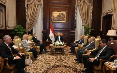 رئيس هيئة قناة السويس يقدم التهاني لرئيس مجلس الشيوخ بمناسبة توليه منصبه الجديد