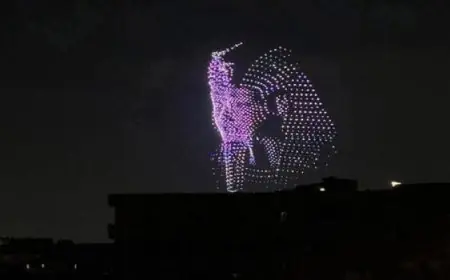 الملك الذهبى توت عنخ آمون يتألق فى سماء مصر استعدادا للاحتفال التاريخى بافتتاح المتحف المصرى الكبير