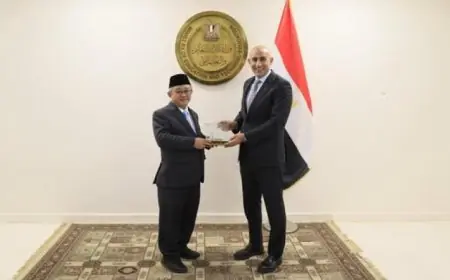 وزير التربية والتعليم المصري يبحث سبل تعزيز التعاون وتبادل الخبرات مع نظيره الإندونيسي