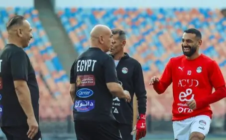 محمد صلاح يسعى للاجتماع بحسام حسن لتفادي أزمة محتملة مع ليفربول