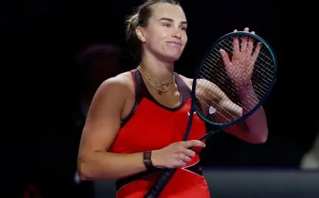سبالينكا وبيغولا تتصدران الترتيب وتتأهلان إلى نصف نهائي البطولة الختامية للتنس