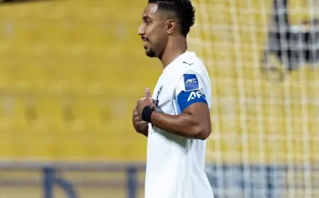 سبعة لاعبين من الدوري السعودي يتنافسون على لقب فريق العام في ذا بيست