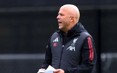 آرني سلوت يشبه مواجهة ليفربول ومانشستر سيتي بكلاسيكو ريال مدريد وبرشلونة