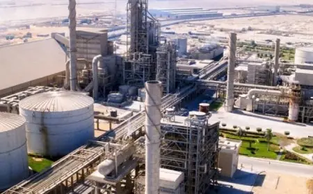 توقيع عقود لبدء 4 مشروعات جديدة في المنطقة الصناعية بالعين السخنة ضمن مدينة سخنة 360