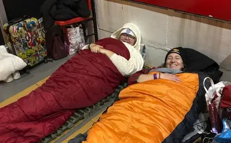 مشجعو مانشستر يونايتد يقدمون الدعم للمشردين في أولد ترافورد