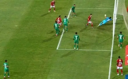 الشوط الأول ينتهي بالتعادل السلبي في مباراة المصري البورسعيدي والأهلي بالدوري الممتاز