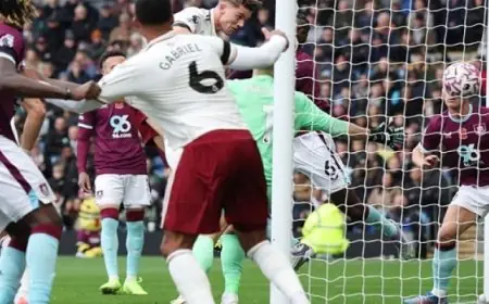 أرسنال يتصدر الدوري الإنجليزي بفوز حاسم على بيرنلي 2-0