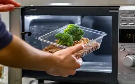 تحذير خطير إعادة تسخين بعض الأطباق قد يؤدي إلى التسمم الغذائي