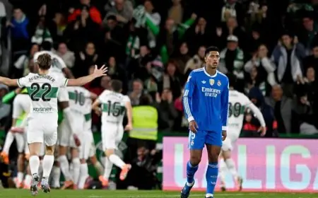 ريال مدريد يتجنب هزيمة تاريخية في إلتشي ويمنح برشلونة فرصة ذهبية