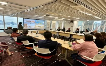 نائب وزير السياحة والآثار في لقاء مثمر مع وزيرة الدولة للسياحة والرياضة والثقافة في هونج كونج