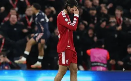 ليفربول يتعرض للهزيمة القاسية بأربعة أهداف أمام أيندهوفن في مباراة مثيرة