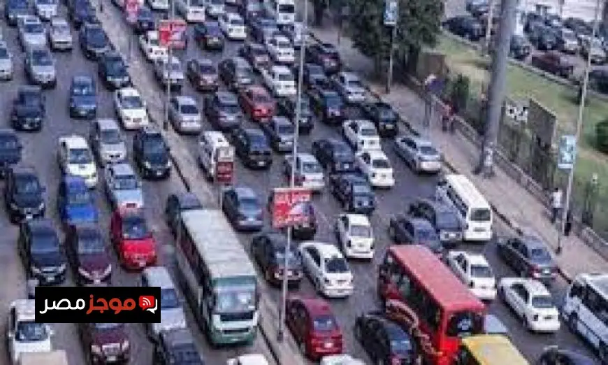 كثافات مرورية عالية بسور مجرى العيون والأتوستراد وفقًا للنشرة المرورية الجديدة