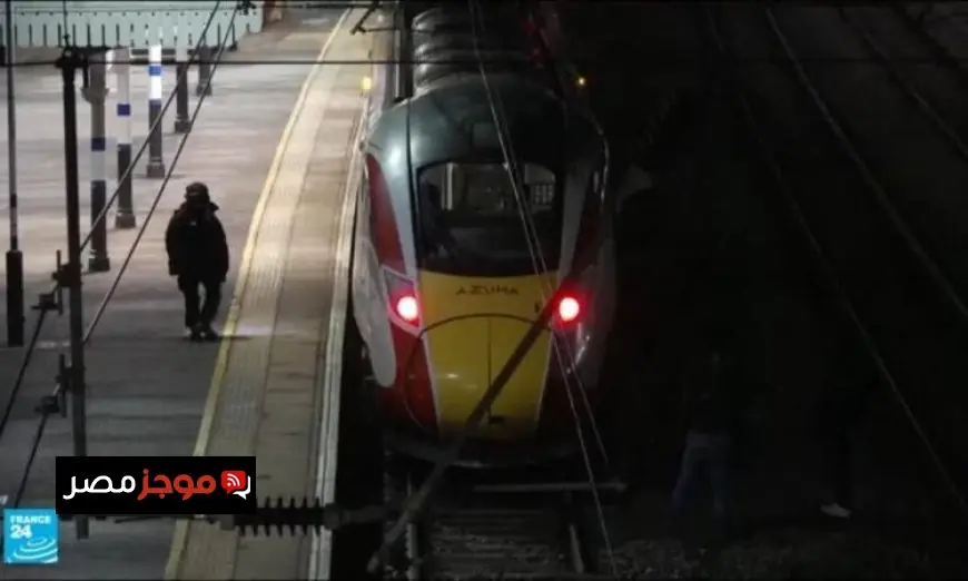 اصابة 10 أشخاص في حادث طعن مروع على متن قطار في بريطانيا