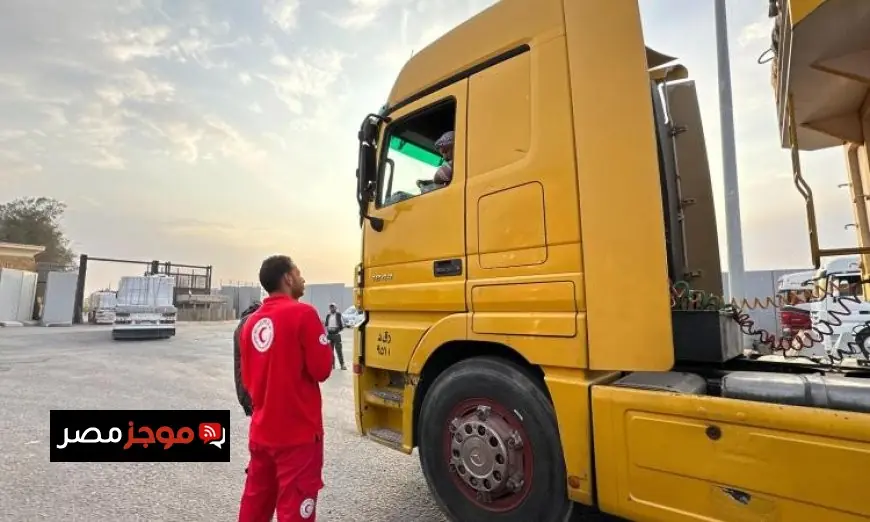 الهلال الأحمر يعلن عن قافلة زاد العزة الـ65 التي تحمل 8 آلاف طن من المساعدات الإنسانية للفلسطينيين