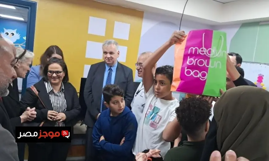 السفير الألماني يقدم الهدايا للأطفال الفلسطينيين في مستشفى العريش العام