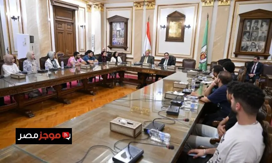 رئيس جامعة القاهرة يلتقي بطلاب كلية التجارة ويتخذ قرارات عاجلة لحل مشكلاتهم