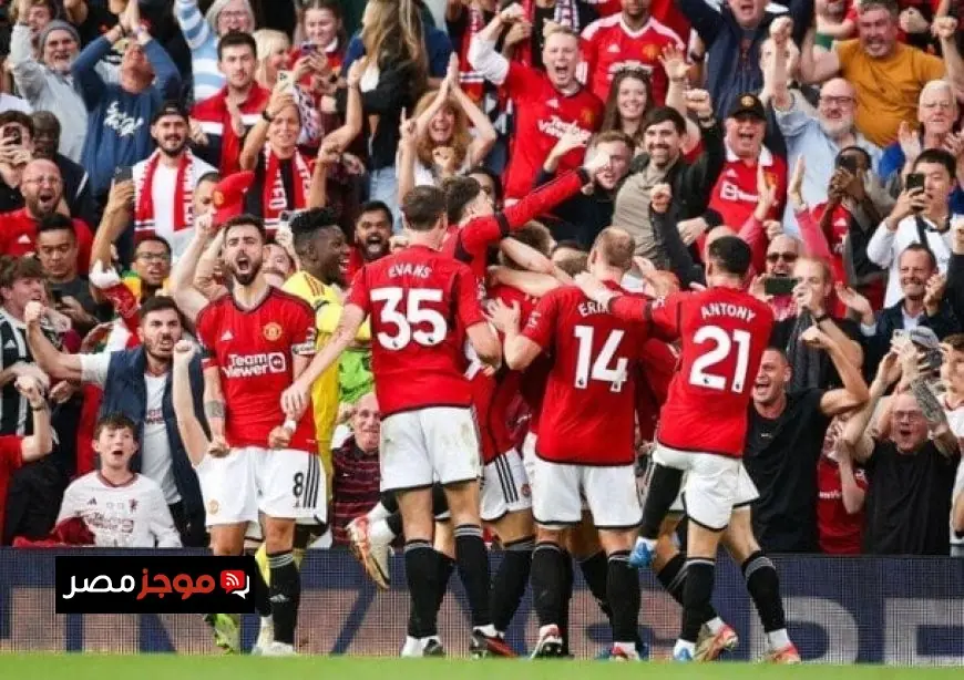 مانشستر يونايتد يساند مدافعه الشاب نفسياً عقب وفاة والده الانتحارية