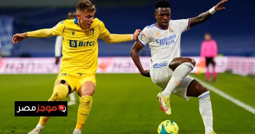 قُبلة غير متوقعة تثير غضب لاعب متهور وتؤدي إلى طرده من المباراة