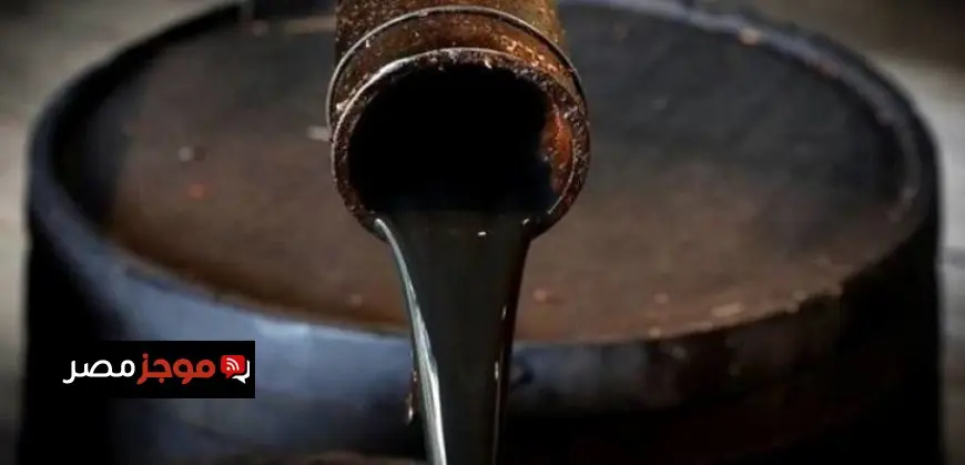 انخفاض طفيف في أسعار النفط عالمياً وسط مخاوف من نقص الإمدادات