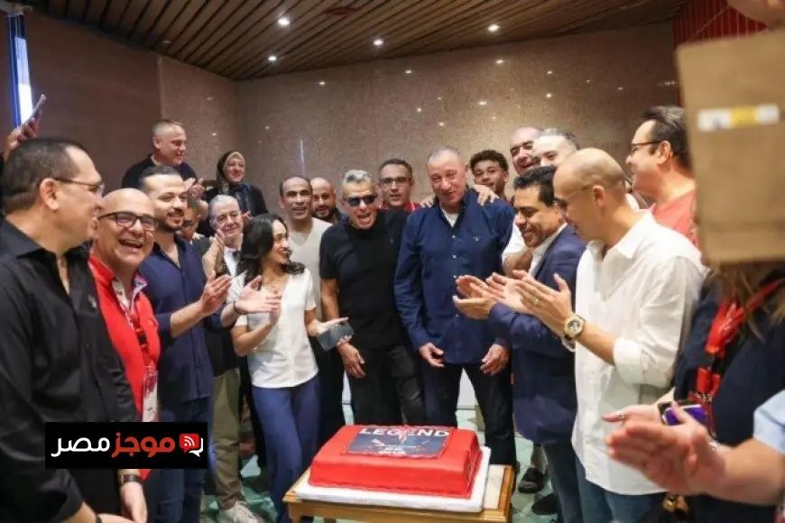 كابتن محمود الخطيب يحتفل بعيد ميلاده في أجواء انتخابات الأهلي مع أعضاء قائمته صور