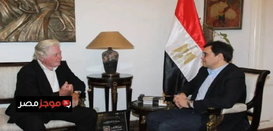 وزير الثقافة يستعرض مع حسين فهمى التحضيرات الأخيرة لمهرجان القاهرة السينمائى الدورة 46