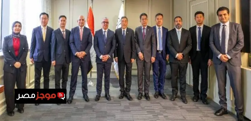 رئيس اقتصادية قناة السويس يسعى لتعزيز التعاون مع الشركة الصينية للهندسة البحرية