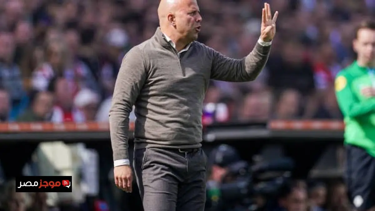 سلوت يدعو لوقف صلاح ويعقد اجتماعاً عاجلاً في ليفربول عقب تصريحاته المثيرة