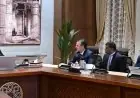 رئيس الوزراء يعقد لقاءً مع رئيس قسم الأصول الأساسية والأسواق الناشئة في شركة شيفرون