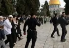 مستوطنون يقتحمون باحات المسجد الأقصى ويثيرون التوتر في القدس