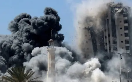 إسرائيل تشن غارات على خان يونس وتستمر في هدم المنازل شرق غزة