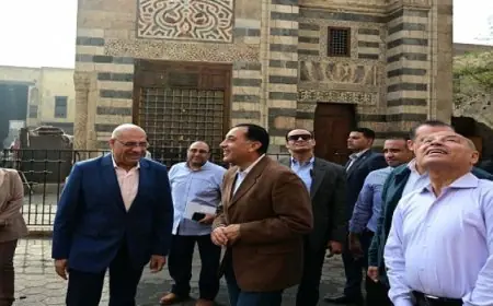 مدبولي يتفقد منطقة حارة الروم وباب زويلة ضمن مشروعات إعادة إحياء القاهرة التاريخية