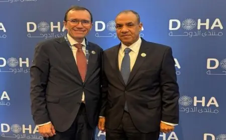 وزير الخارجية يناقش مع نظيره التركي تعزيز العلاقات الثنائية والأوضاع في غزة