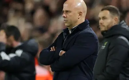 سلوت يعبر عن خيبة أمله بعد التعادل المفاجئ لليفربول مع ليدز