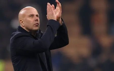 جمهور ليفربول يفاجئ محمد صلاح بتشجيع آرني سلوت في ملعب إنتر