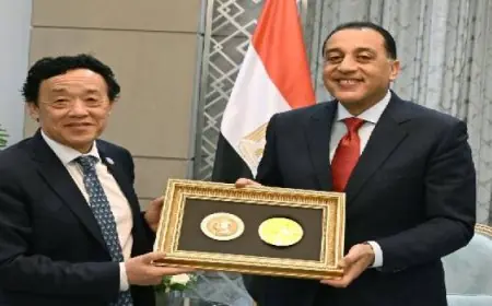 مدبولي يحصل على ميدالية أجريكولا تقديراً للإنجازات الاستثنائية للرئيس السيسي من منظمة الفاو