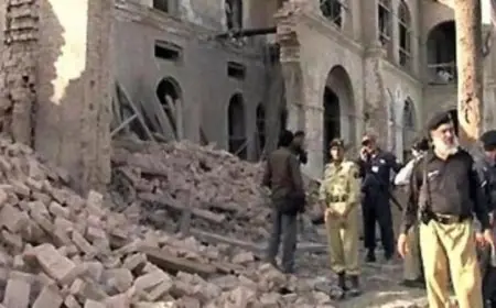 تفجير انتحاري في مدينة بيشاور الباكستانية يسفر عن مقتل ستة أشخاص